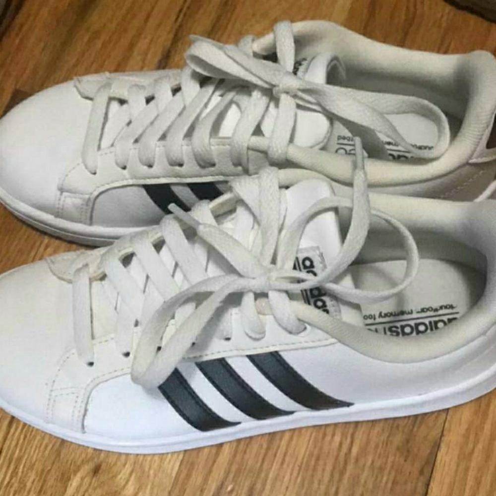 Womenas Adidas Shoes